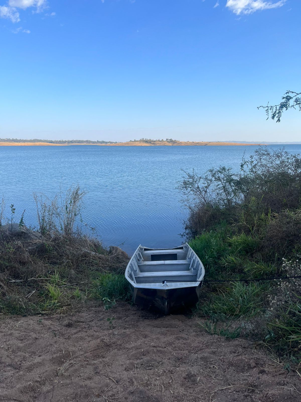 🌅 Aconchego Exclusivo à Beira da Represa de Emborcação - Cascalho Rico, MG! 🏡